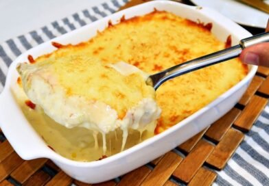 Frango Cremoso ao Molho de Queijo com Batatas Assadas